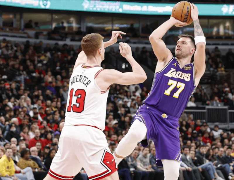 开云体育官方网-东契奇加盟湖人65场2000分，加盟新球队拿2000分历史第四快