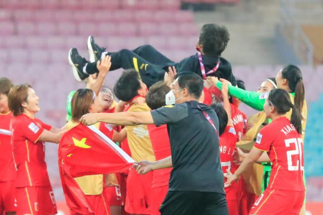 开云体育官方网址-水庆霞半场调整收获奇效 俩大替补造3球+补时绝杀